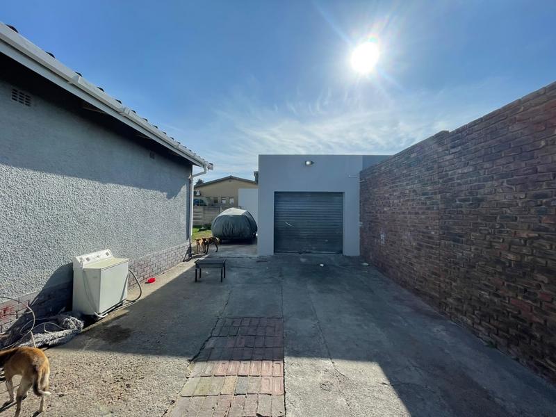 4 Bedroom Property for Sale in Algoa Park Eastern Cape
